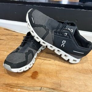 On Running women’s  Black and White Athletic Shoes